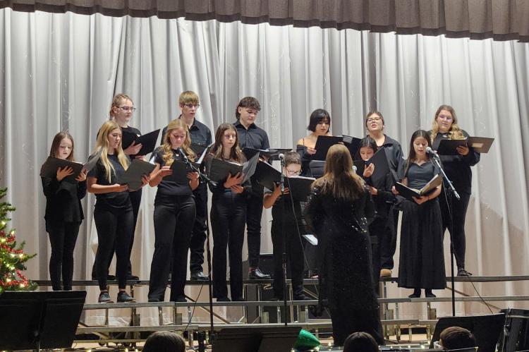 Andes Central’s Middle School and High School students filled the Auxiliary Gym with music and holiday spirit during their Winter Concert on Thursday, December 4 at 7 p.m. Families, friends, and community members gathered to enjoy an evening of performa
