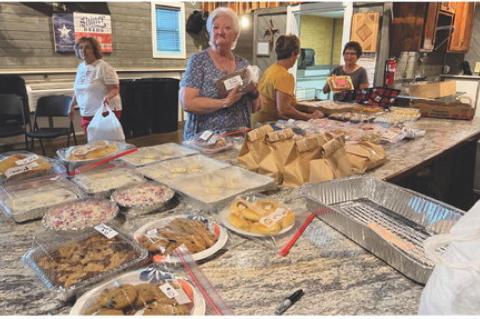 COMMUNITY GIVES BACK TO SANTA