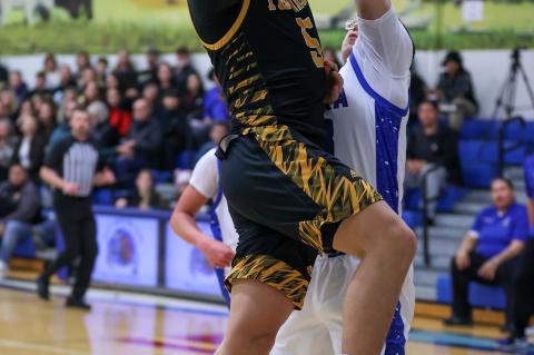 Jamian Medicine Horn PHOTOS BY BARB PECHOUS | PECHOUS.SMUGMUG.COM