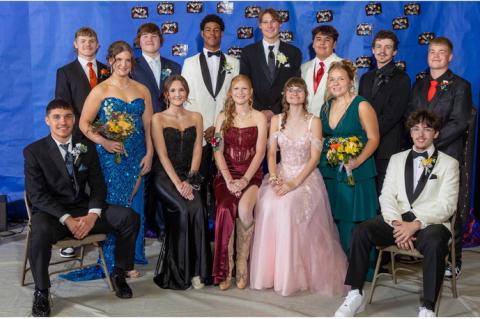 Senior Class members are, back row from left: Lance Odens, Randall Powers, Al’Shamon Gunter, Jamisen Pelton, Caleb Tallman, Treyvan Talsma, and Jacob Ratzlaff; front row: Trenton Soukup, Hope Kemnitz, Ella Hamilton, Hensley Talsma, Abby Gretschmann, Kat