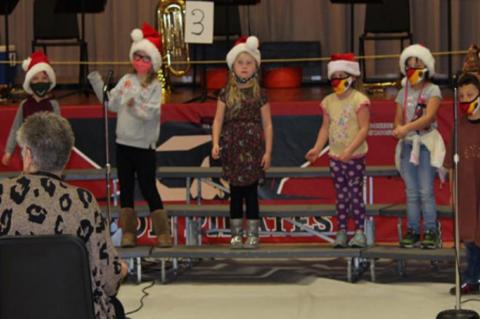 ELEMENTARY OPERETTA KICKS-OFF HOLIDAY SEASON