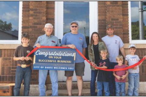 DANTE CELEBRATES NEW BUSINESSES AT RIBBON CUTTINGS