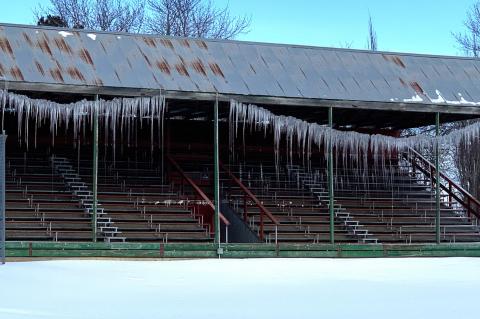 GRAND STAND DISPLAYS BEAUTIFUL ICICLES